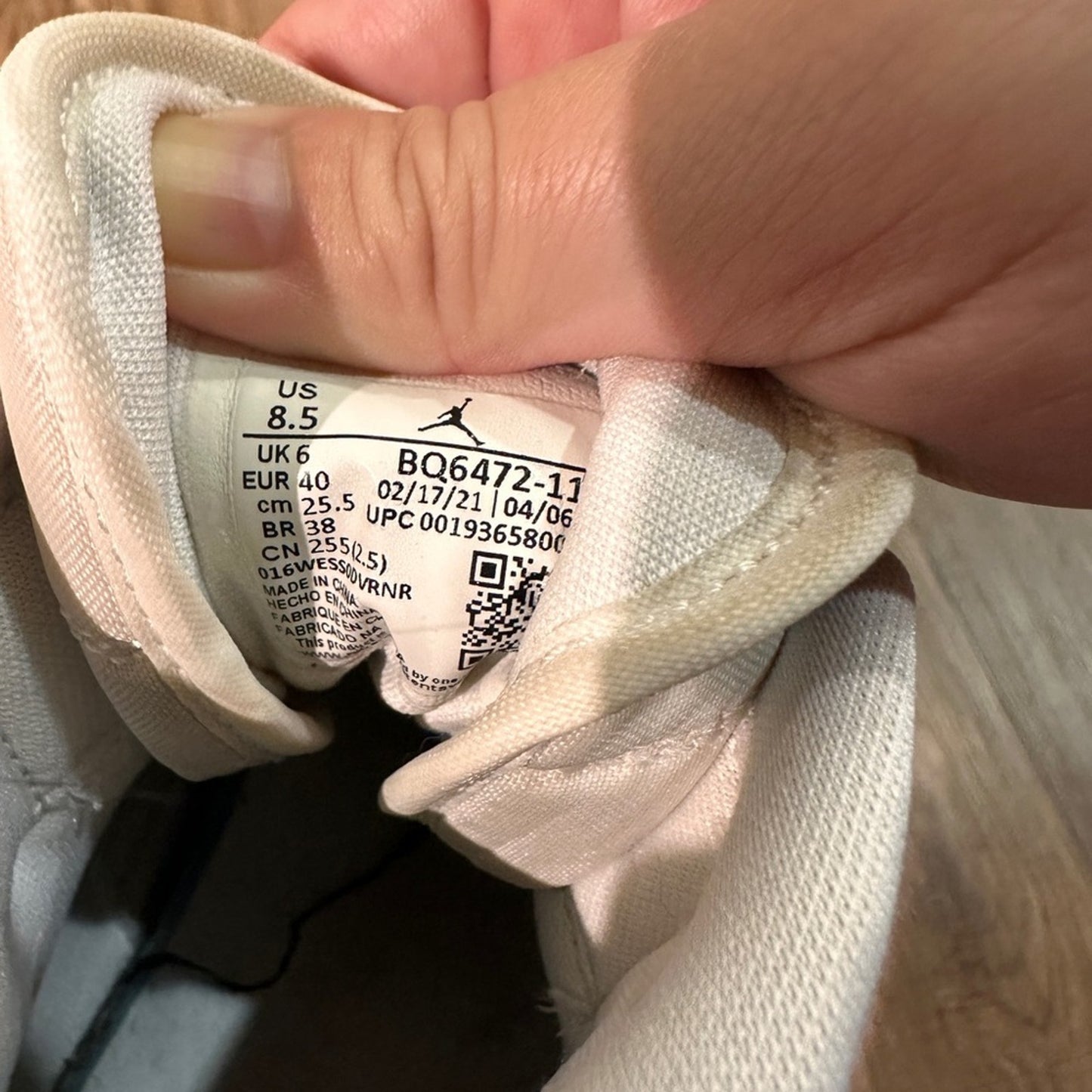 🐈⬛White Nike Air Jordan high tops size 8.5