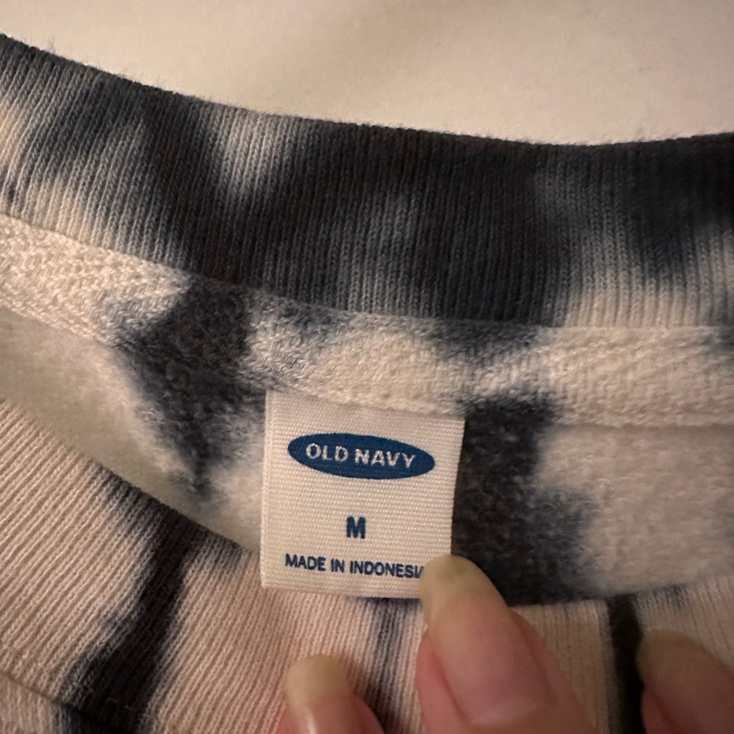 Old navy white and navy blue tie die ombré French terry sweatshirt size medium