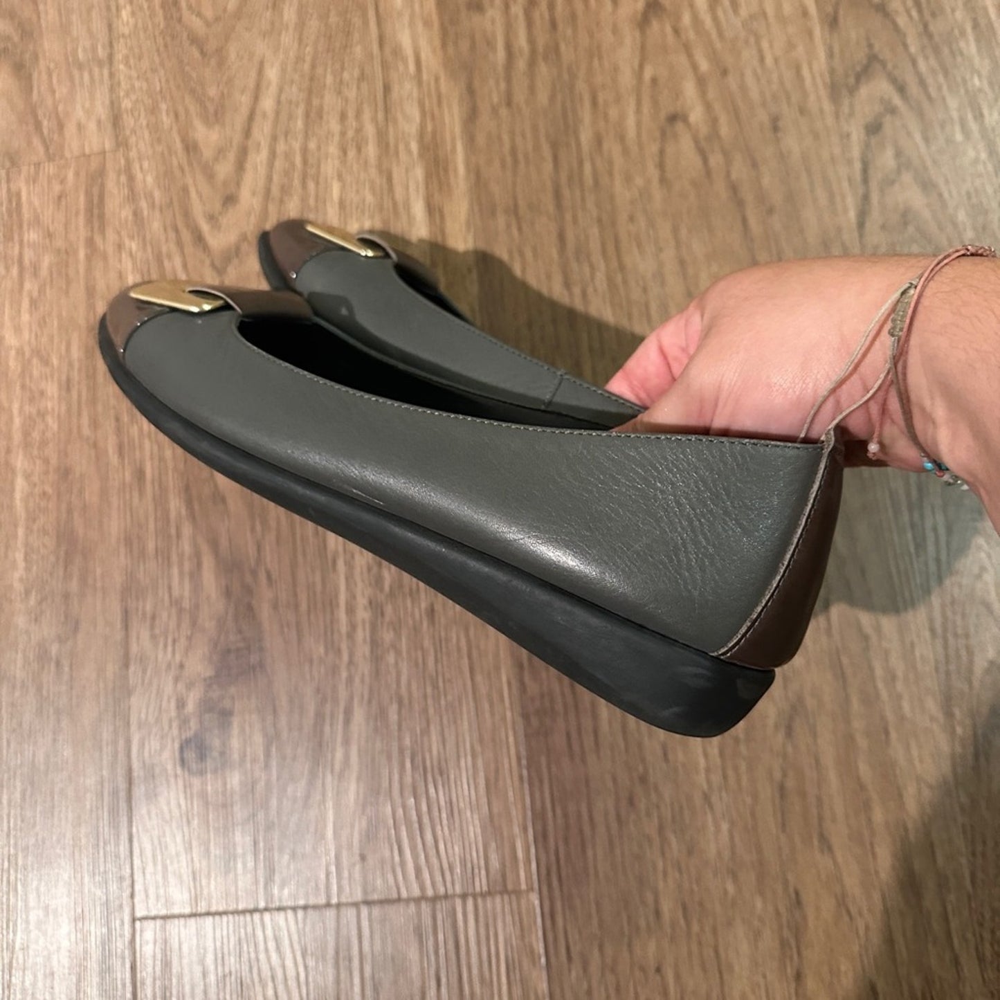 🍷The Flexx grey and brown color block patent leather flats size 9
