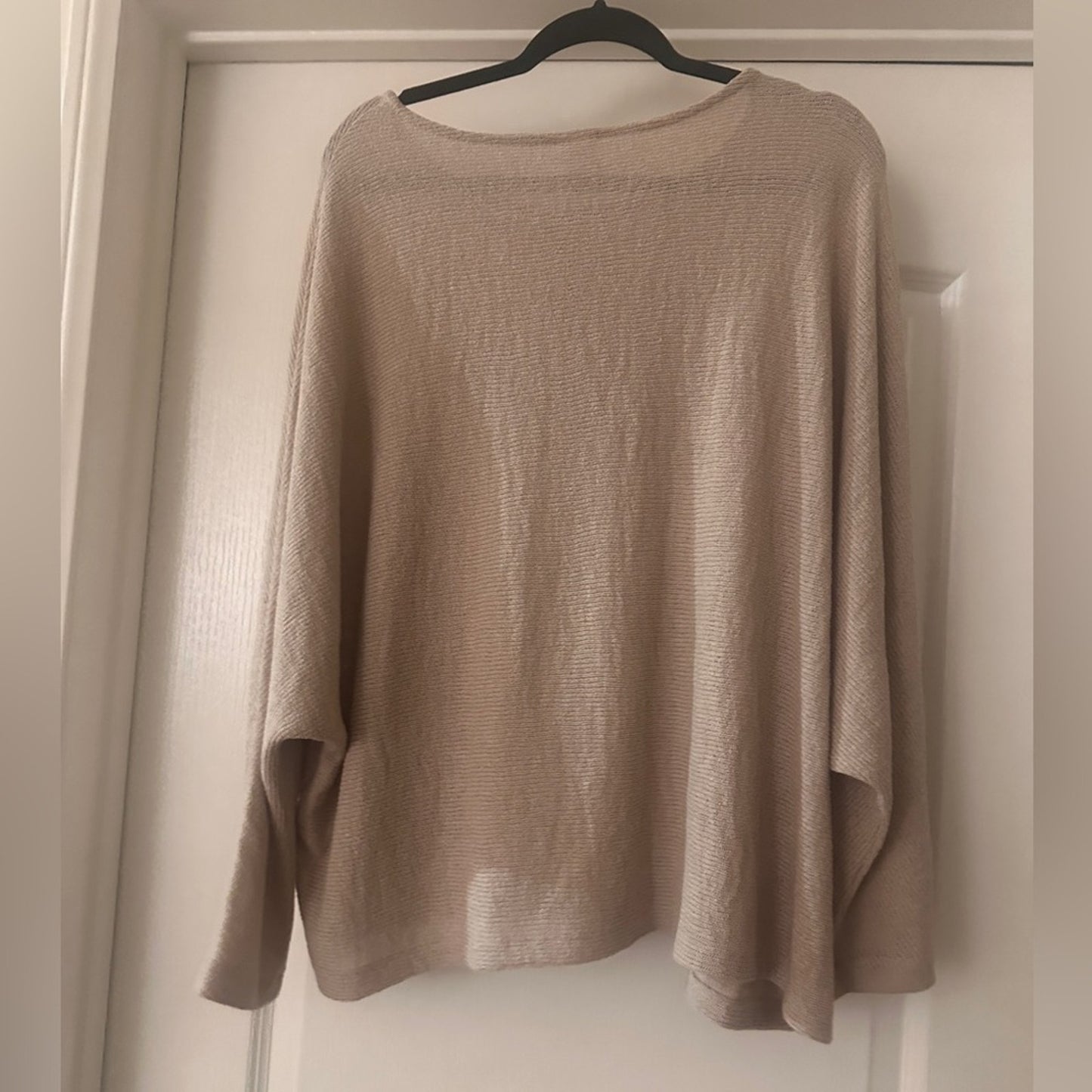 🍷NWT H&M knit top with dolman sleeved in beige size XXL