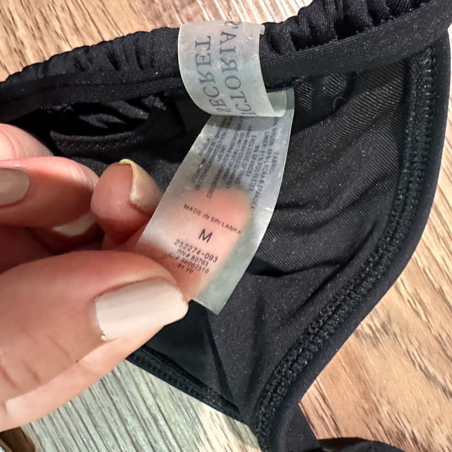 🍷Victoria’s Secret black triangle bikini top size medium