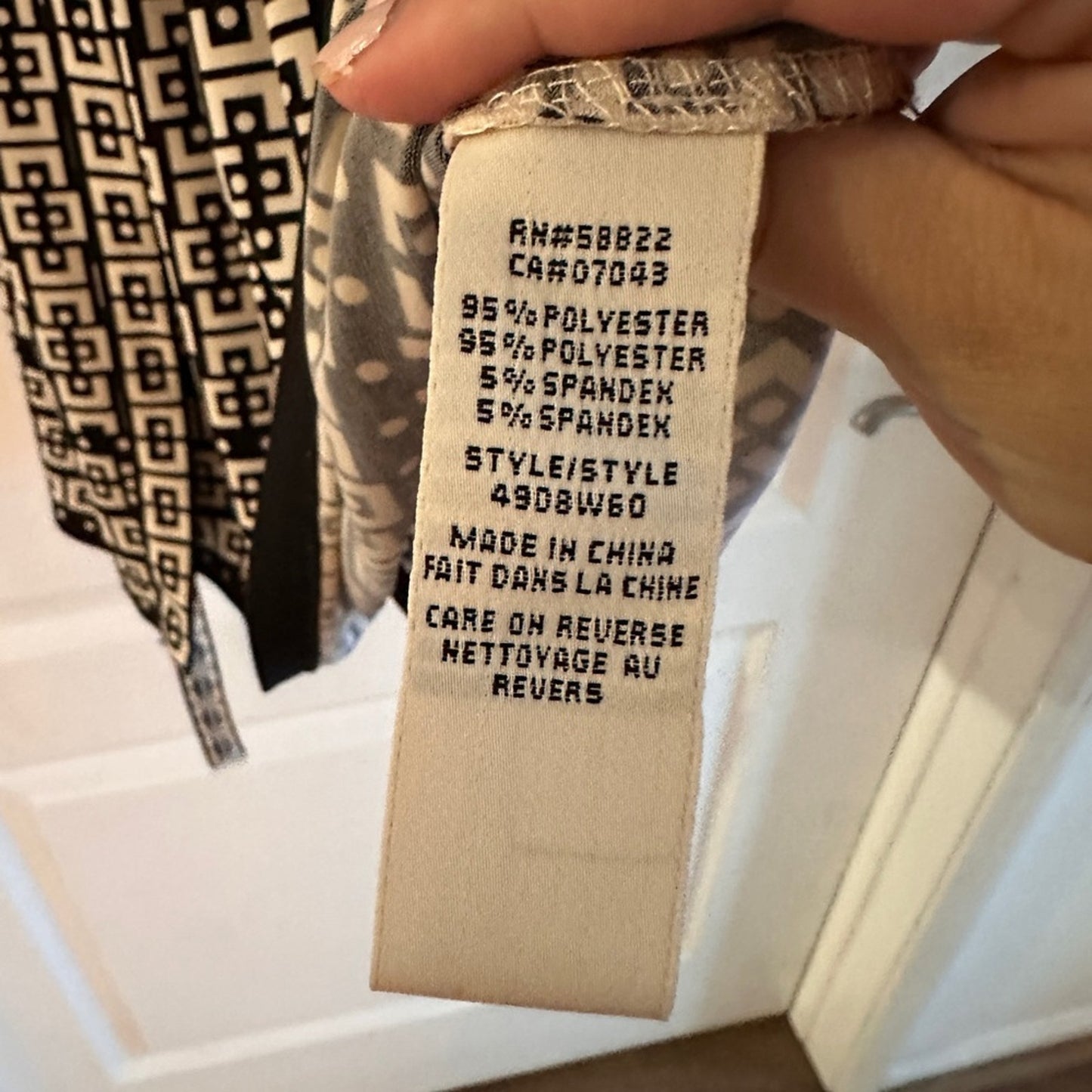 Max Studio cream and black geometric print wrap dress size small