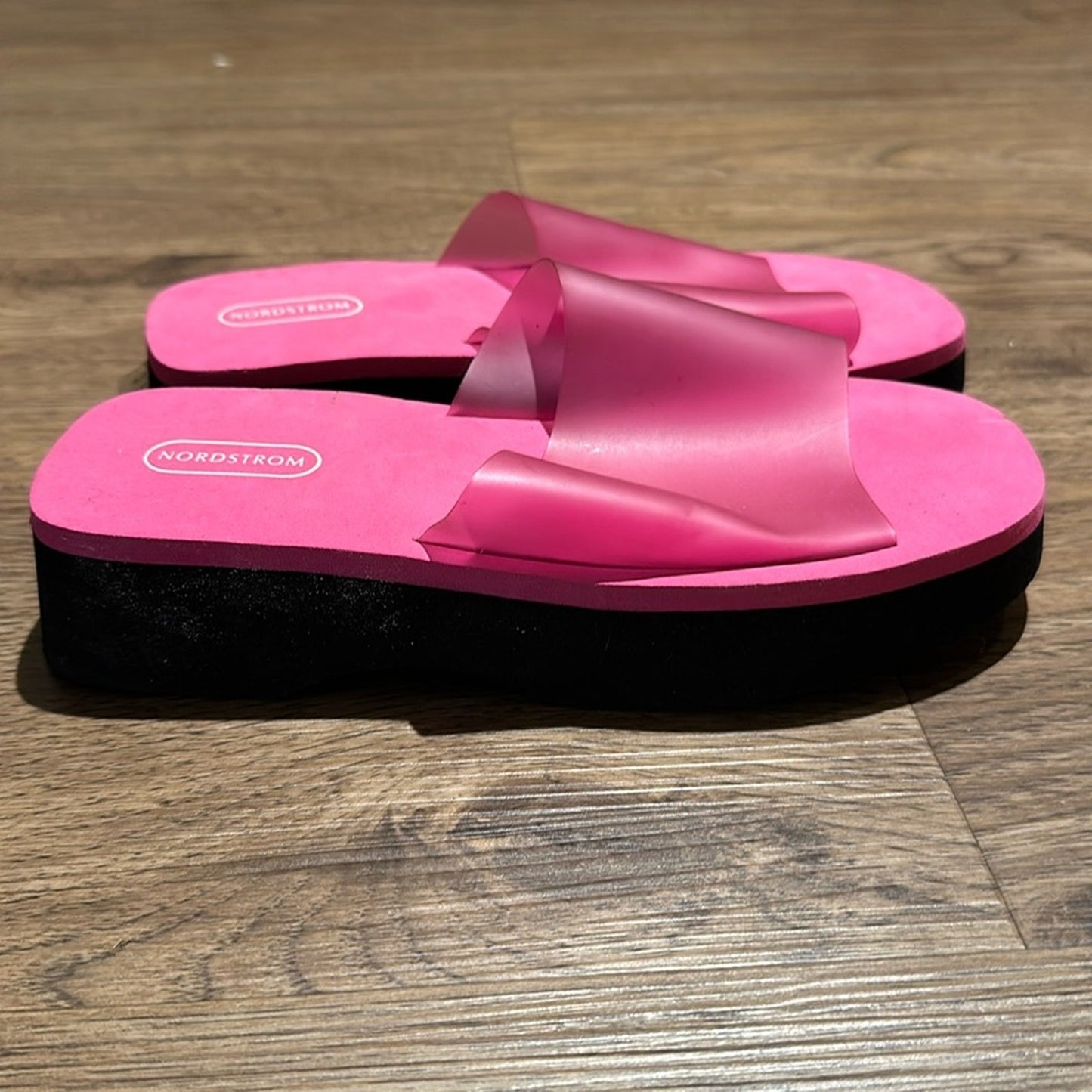 🍷Nordstrom pink Y2K era pink foam platform sandal slides size 3