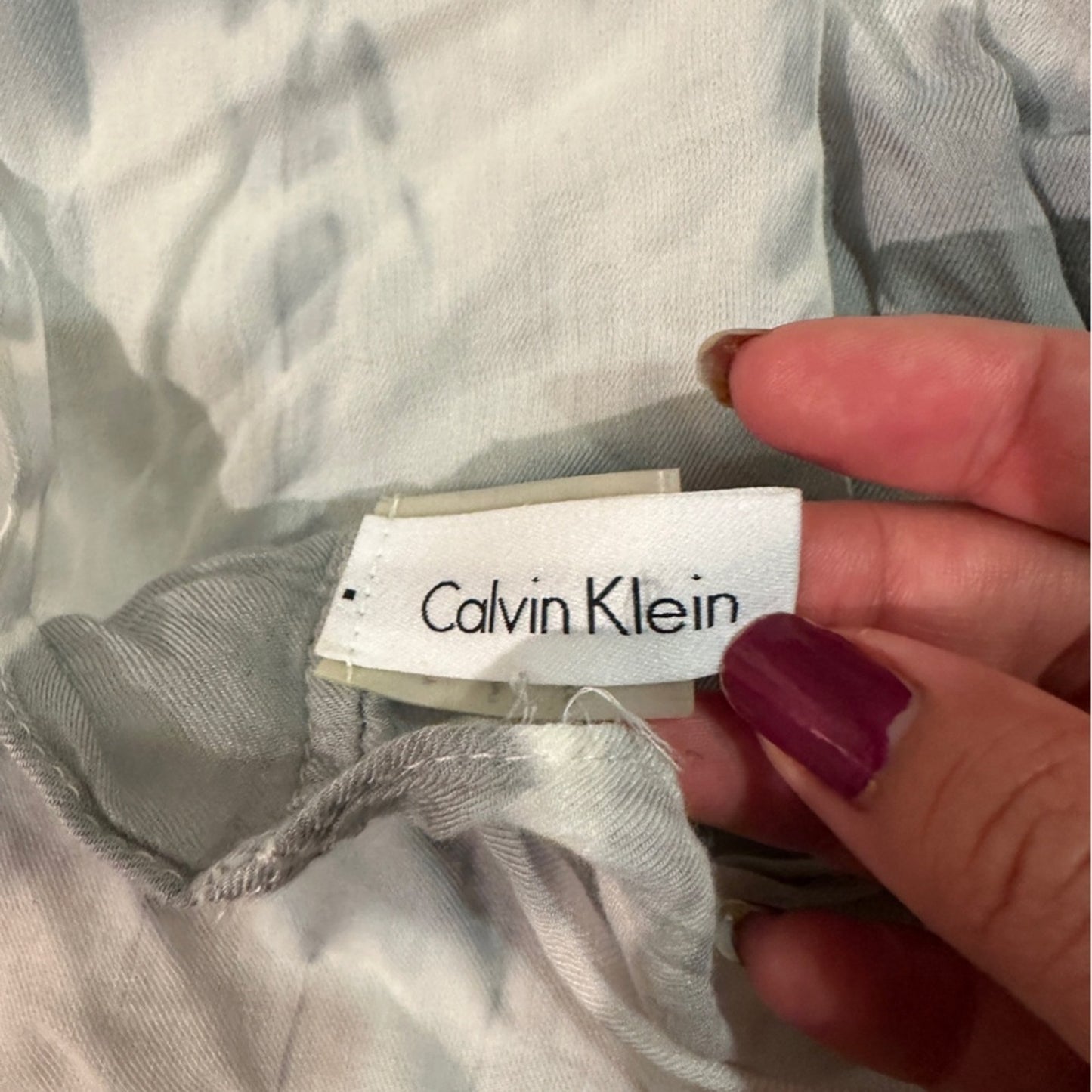 🍷Calvin Klein grey and white tie dye printed striped circle infinity scarf