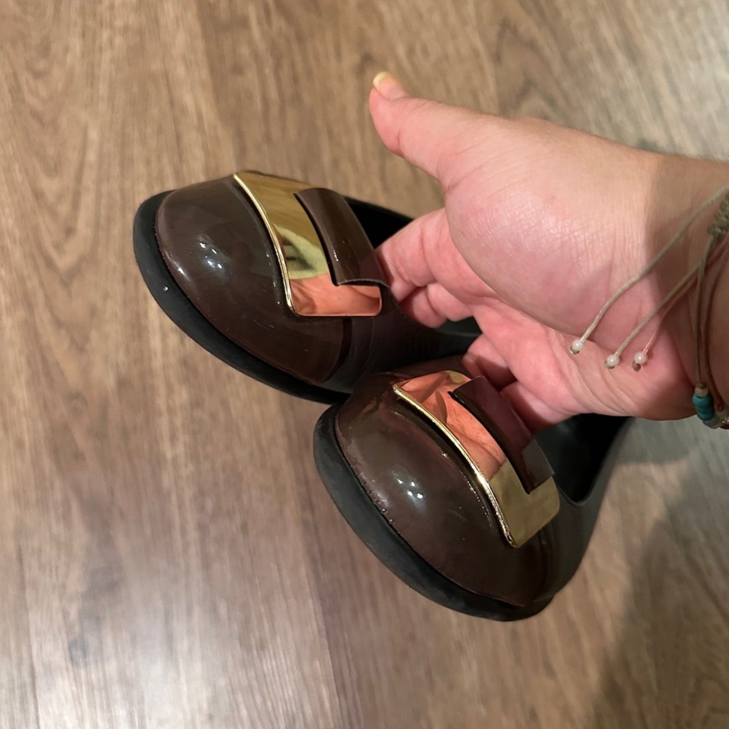 🍷The Flexx grey and brown color block patent leather flats size 9
