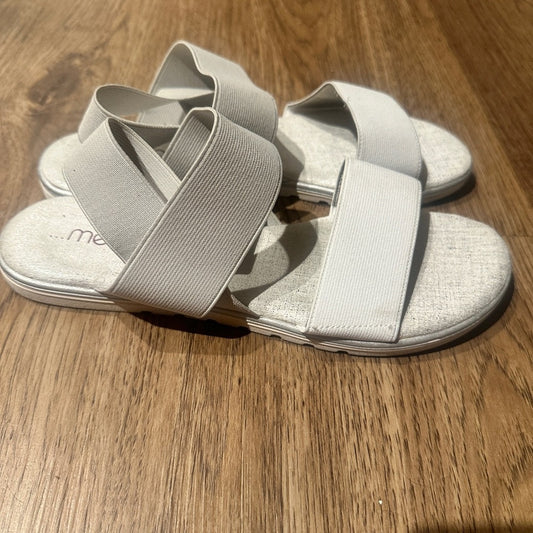 🍷Me too light grey sandals signs 7.5