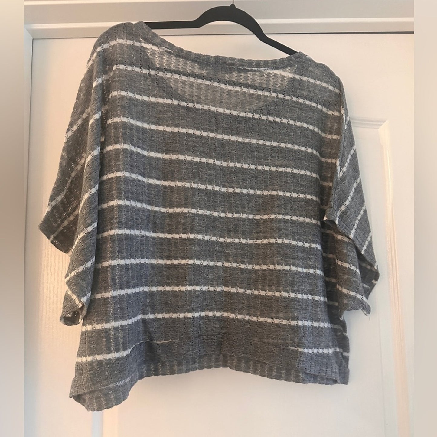 🍷Vintage Janeric boxy grey and white striped knit top size M