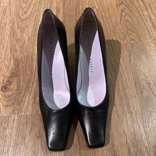 Martinez Valero black rectangle heels size 8.5