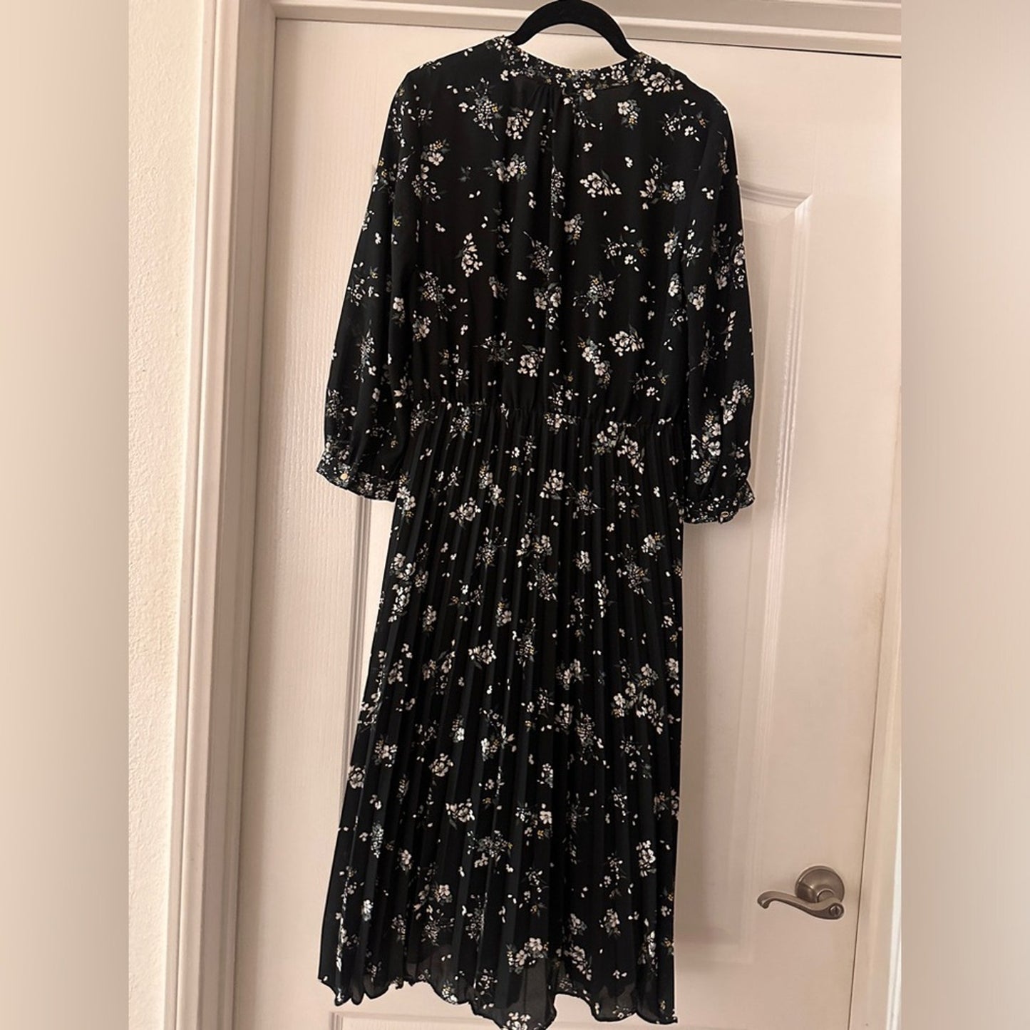 H&M black pleated skirt micro floral dress size 6