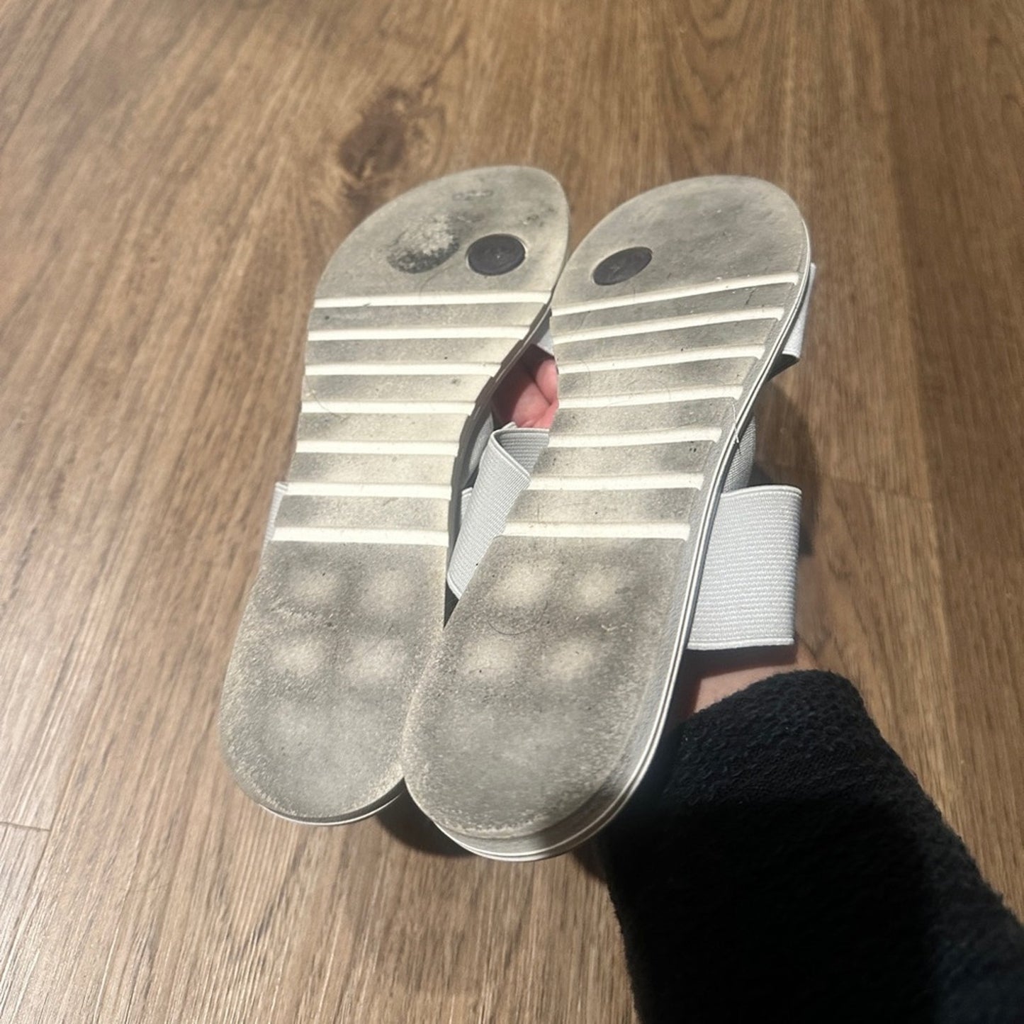 🍷Me too light grey sandals signs 7.5