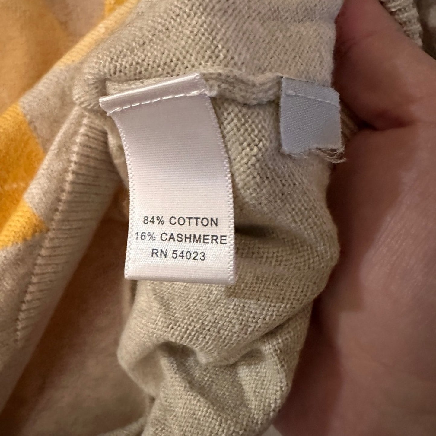 🍷Banana Republic cotton cashmere beige and yellow argyle print vneck sweater S
