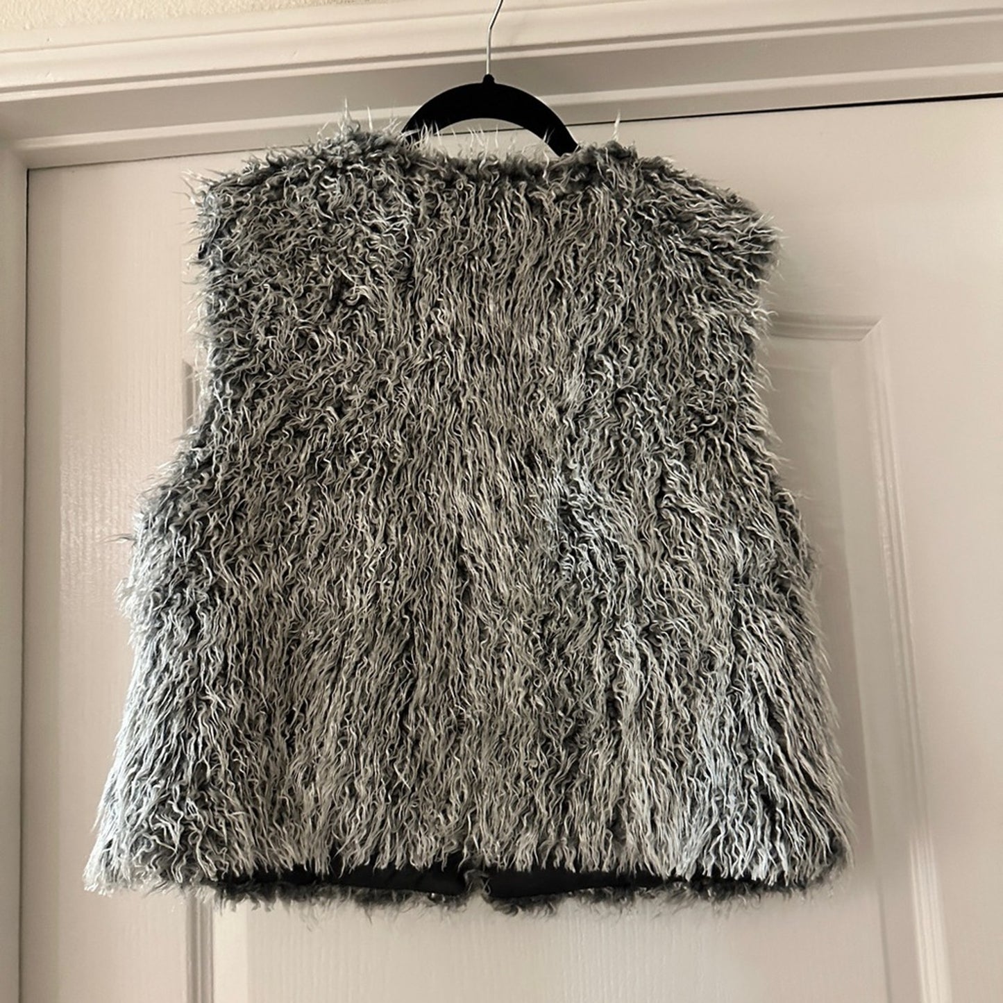 🍷Kenzie grey white and black faux fur vest size large