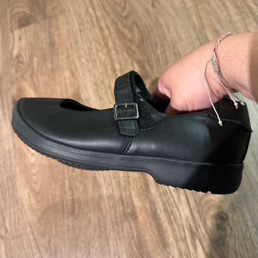 NWT Striderite memory foam black shoes size 5