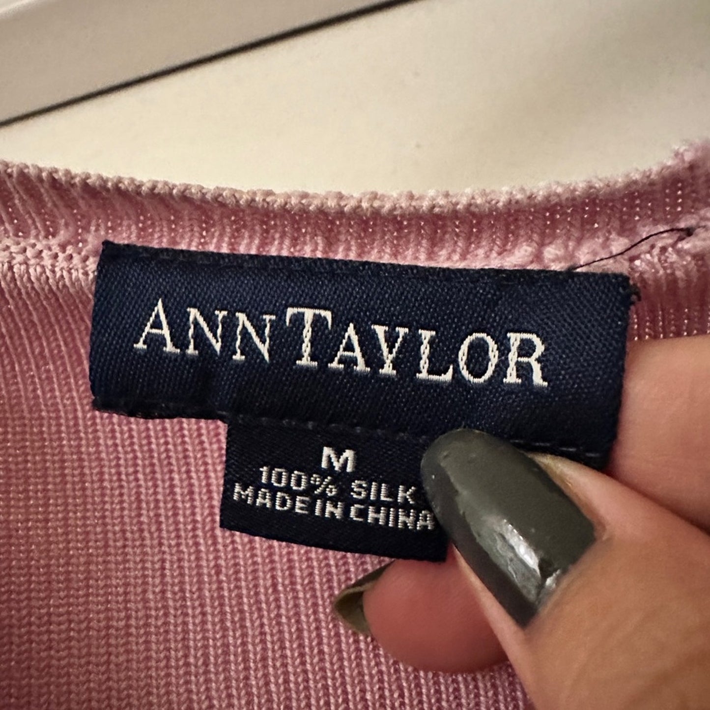 Ann Taylor retail black label 100% silk mauve ribbed knit size medium