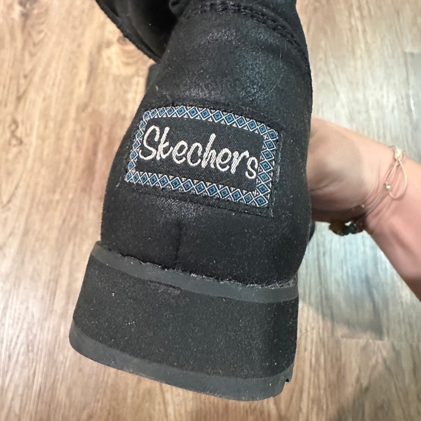 🍷Black sketchers boots size 8