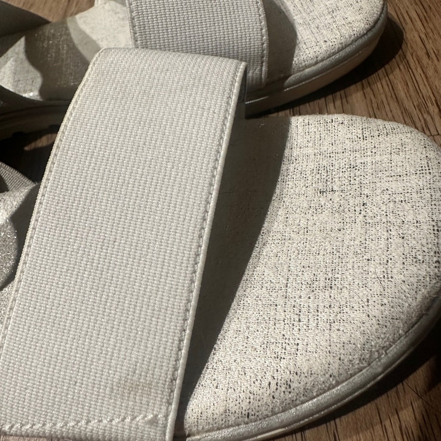 🍷Me too light grey sandals signs 7.5
