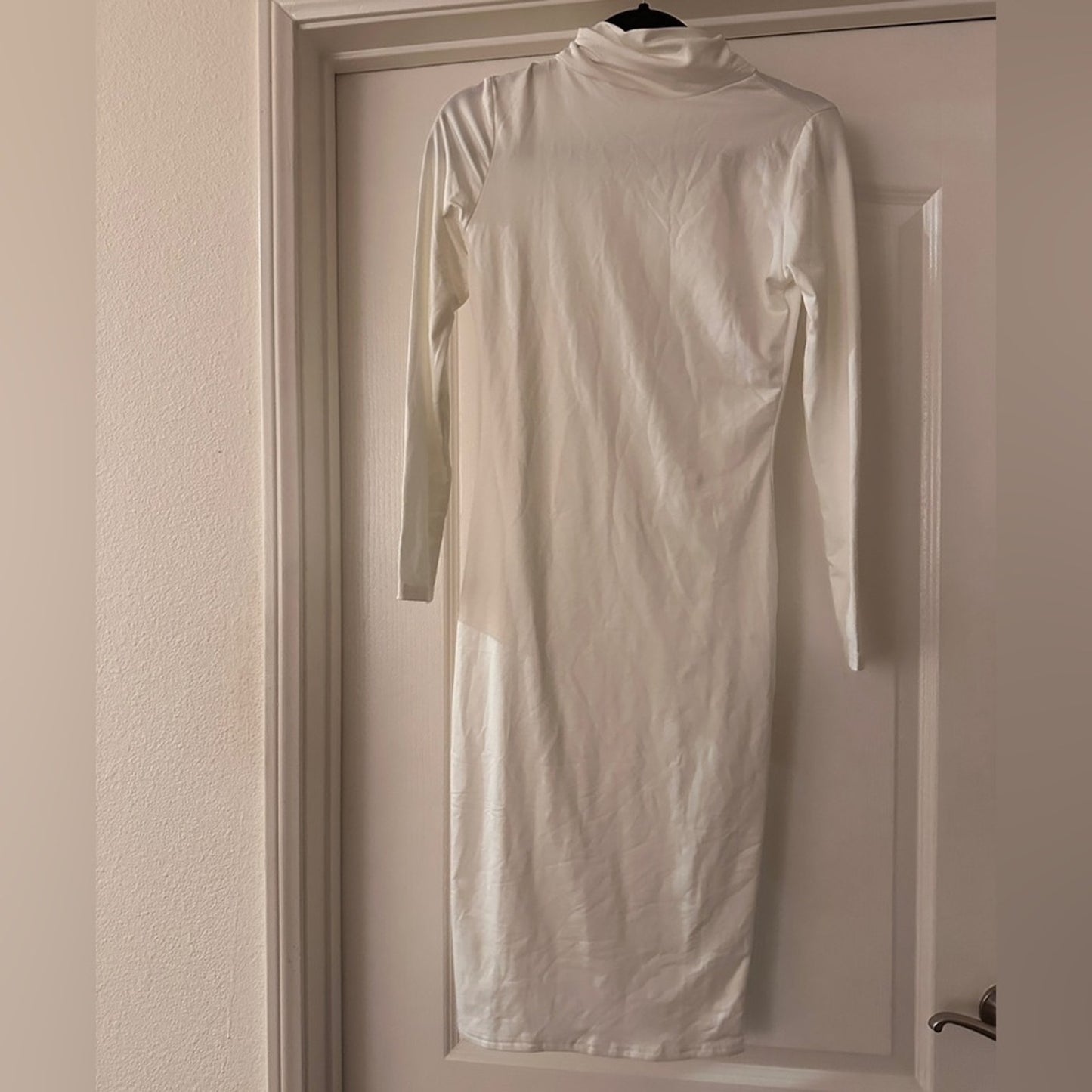 🍷White long sleeve bodycon dress size medium