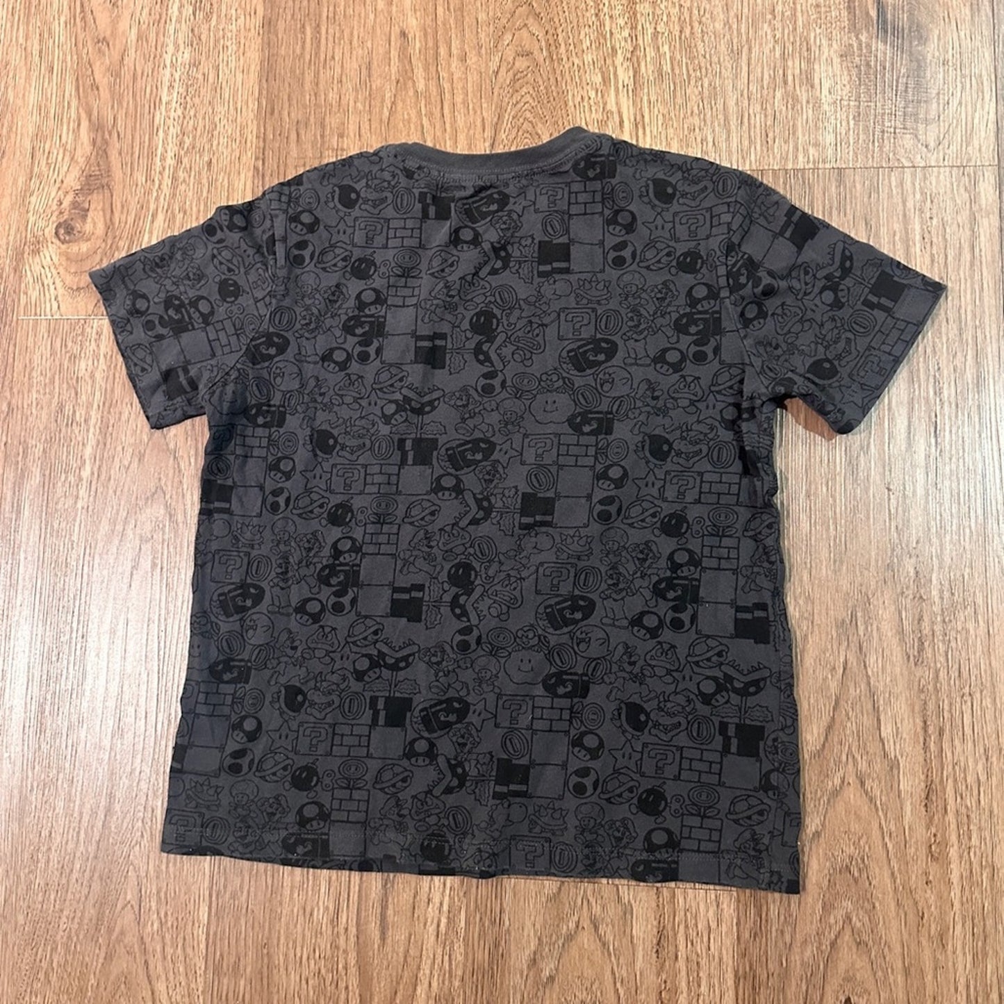 Old Navy Mario graphic tee size large