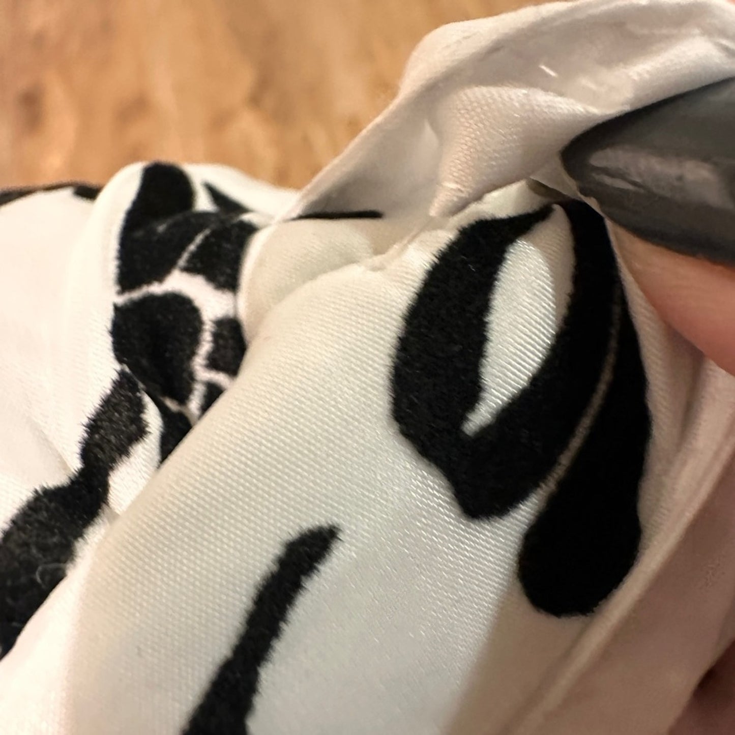 NWOT Nicole Miller New York white and black bow tie hooded puffer vest size 6