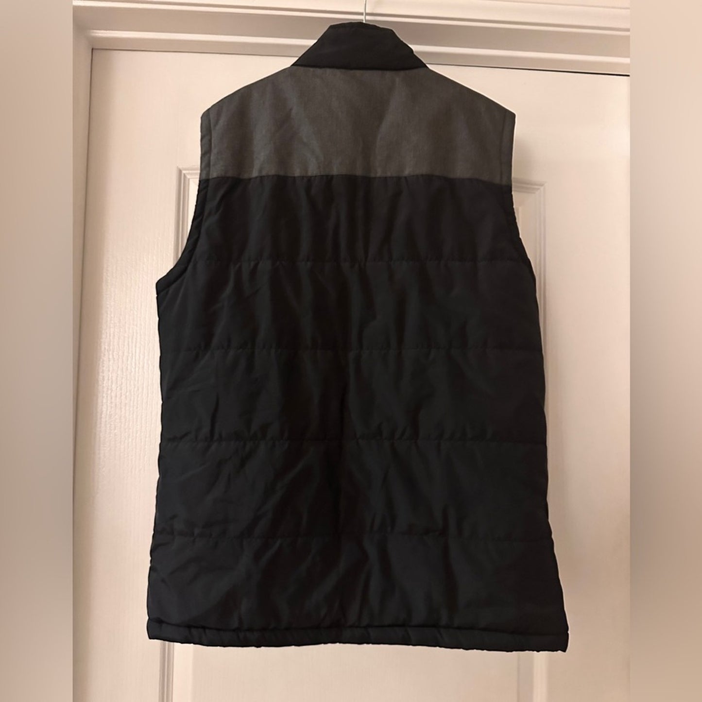 Adventure ridge black and grey puffer vest size large