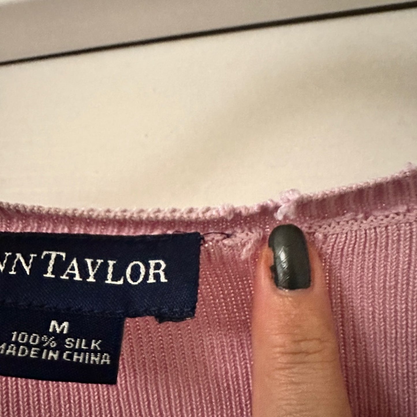 Ann Taylor retail black label 100% silk mauve ribbed knit size medium