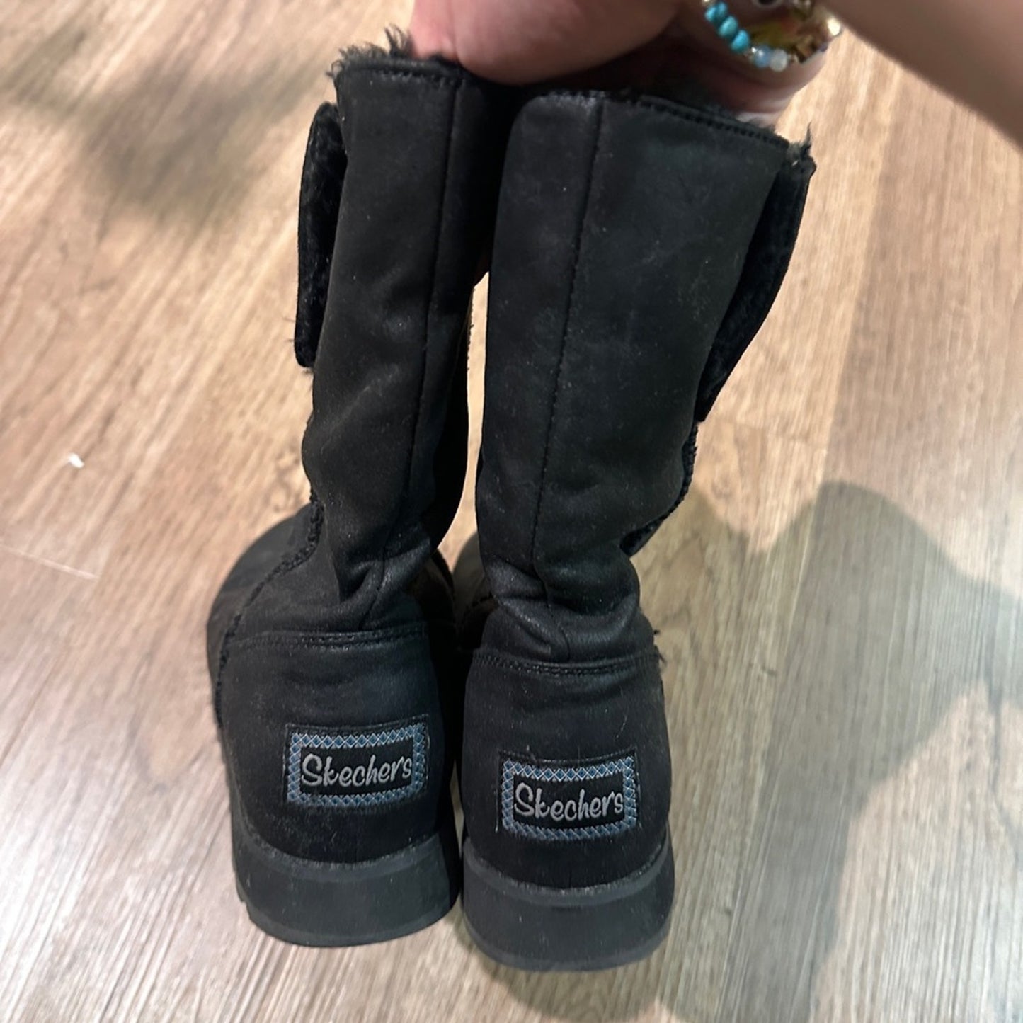 🍷Black sketchers boots size 8