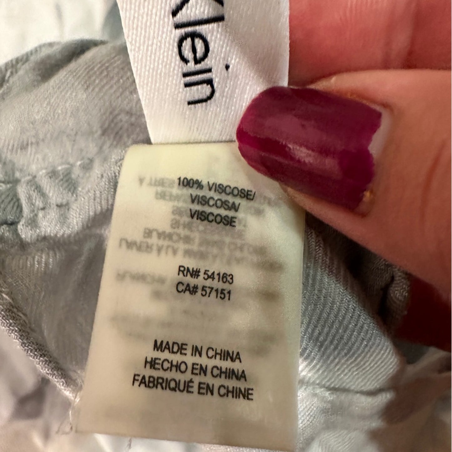 🍷Calvin Klein grey and white tie dye printed striped circle infinity scarf
