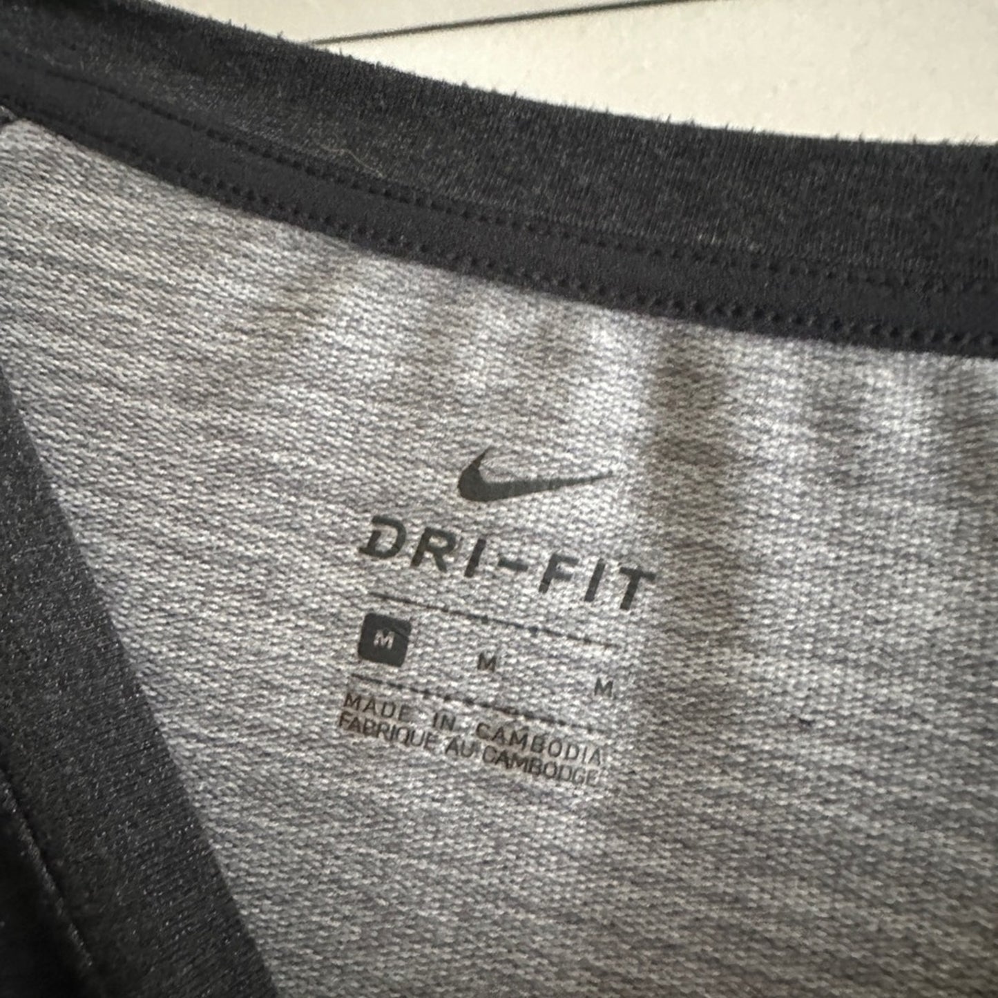 🍷Nike dry fit charcoal grey jersey sweatshirt size medium