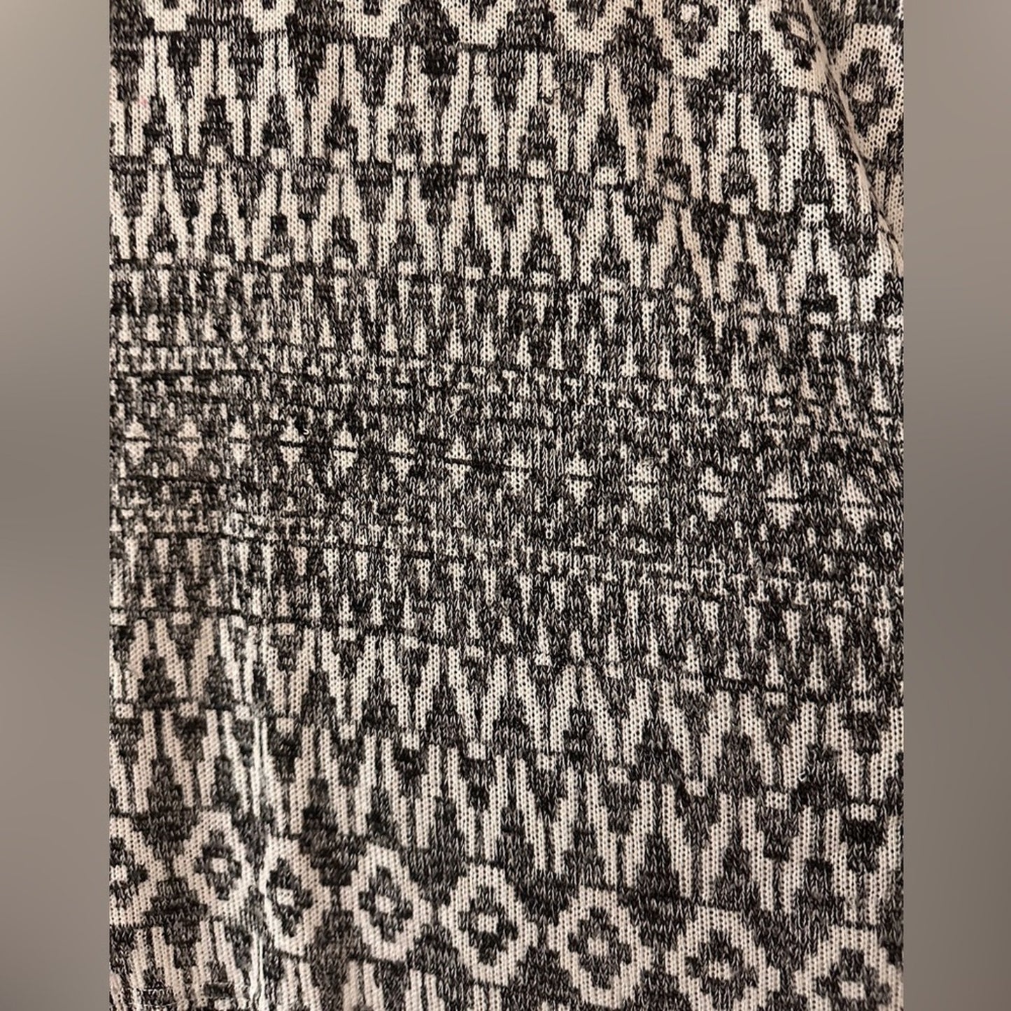 🍷Bobeau black and white tribal print knit top size 1X