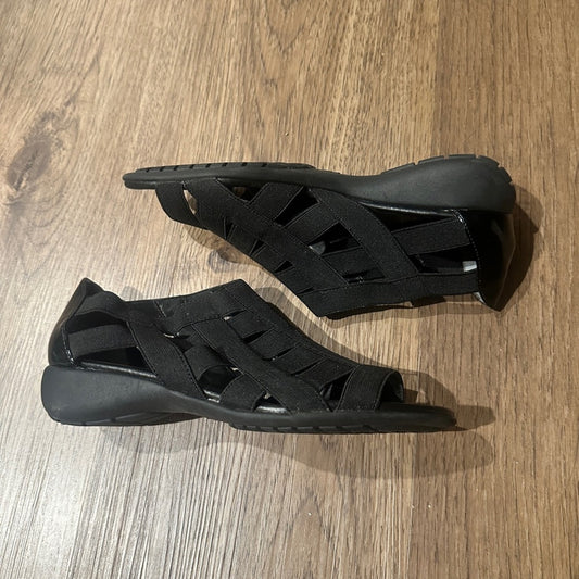 🍷Flexx black strapy sandals size 7