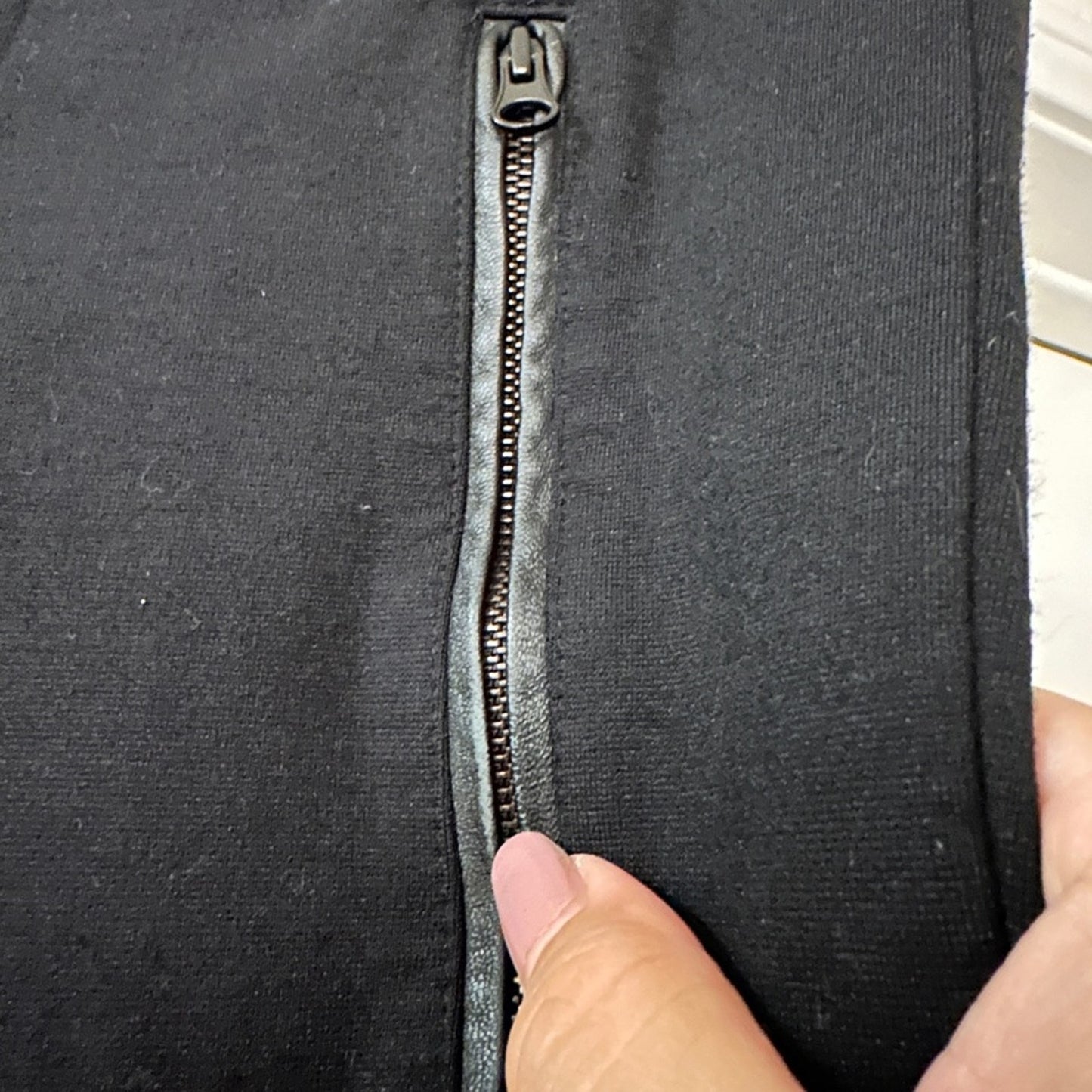 Vince Black Trouser Pants Size 2