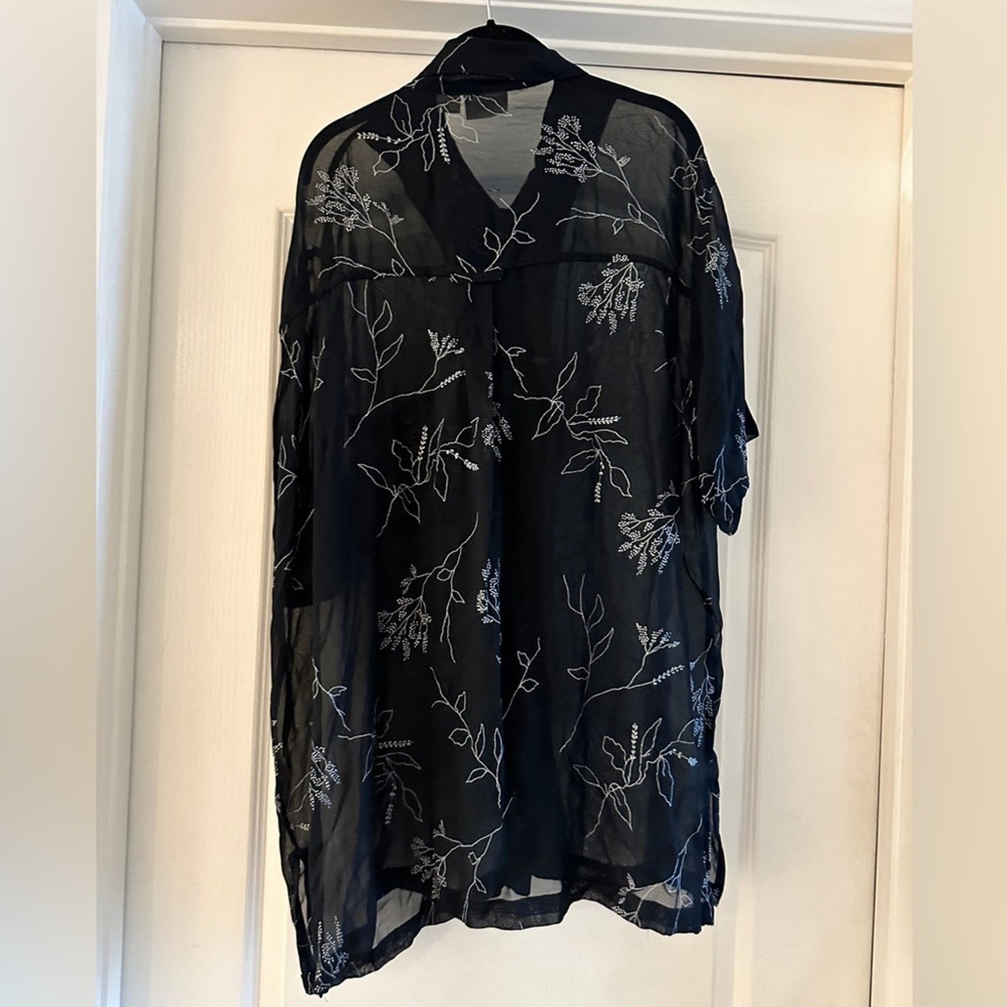🍷Chicos navy print button down blouse size 3