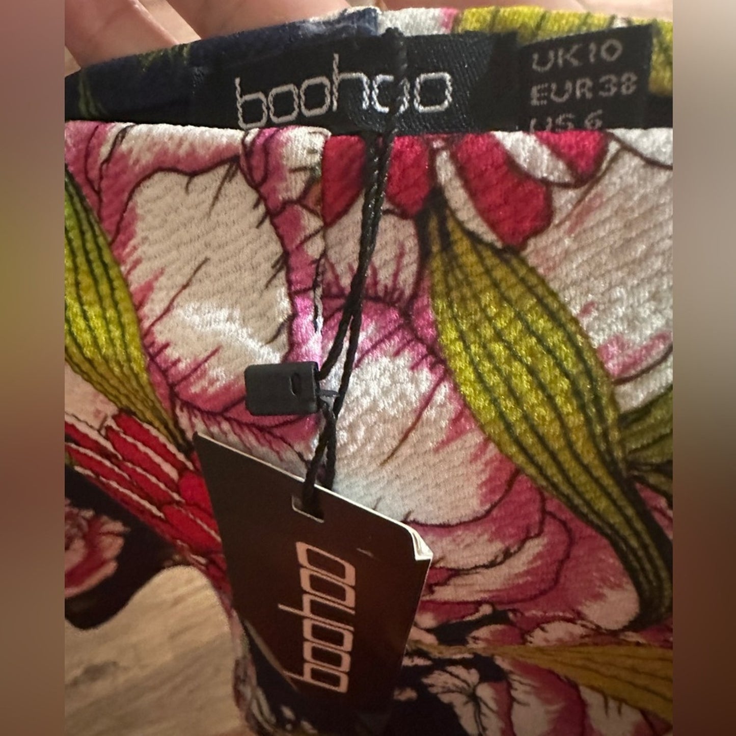 NWT Boohoo baby and red floral shorts size 6