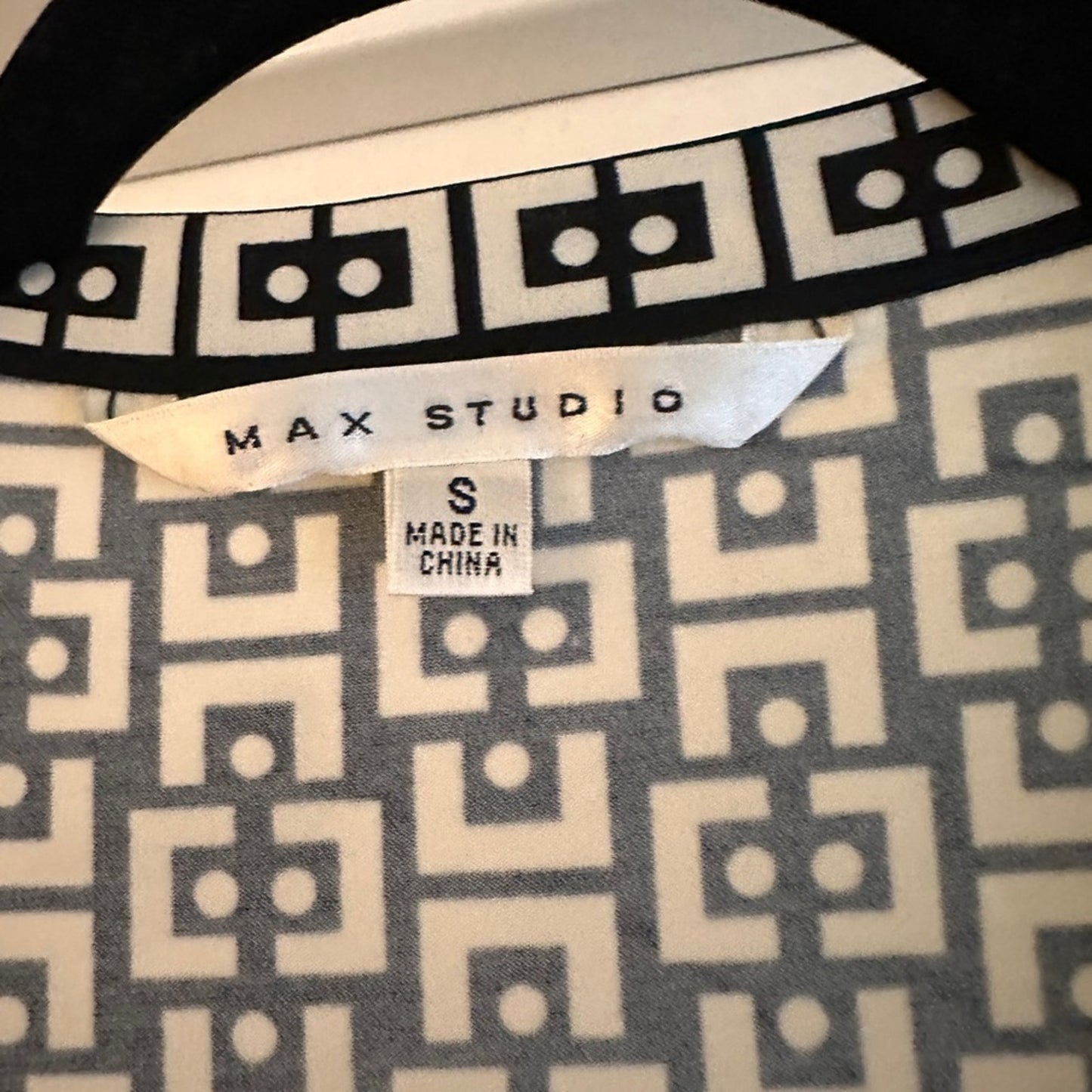 Max Studio cream and black geometric print wrap dress size small