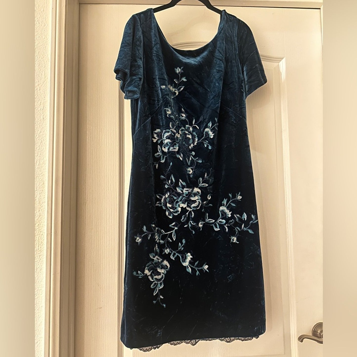 White house black market dark turquoise velvet dress size medium