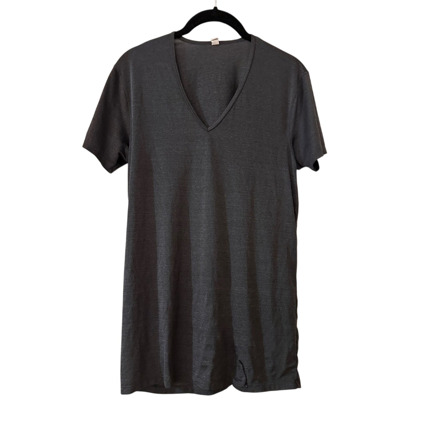 Uniqlo the “airism” lightweight grey vneck tee size small