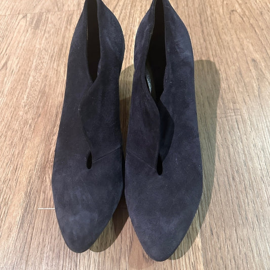 Roberto del Carlo navy blue suede heels size 38.5/ 8.5