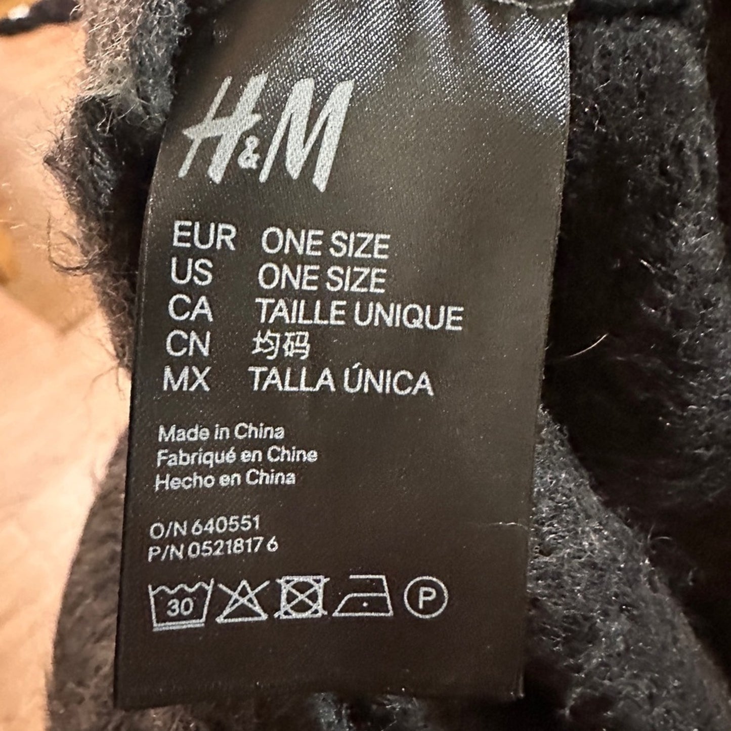 🍷H&M dark grey knit infinity scarf