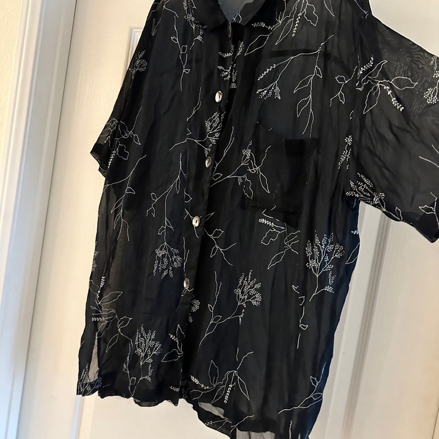 🍷Chicos navy print button down blouse size 3
