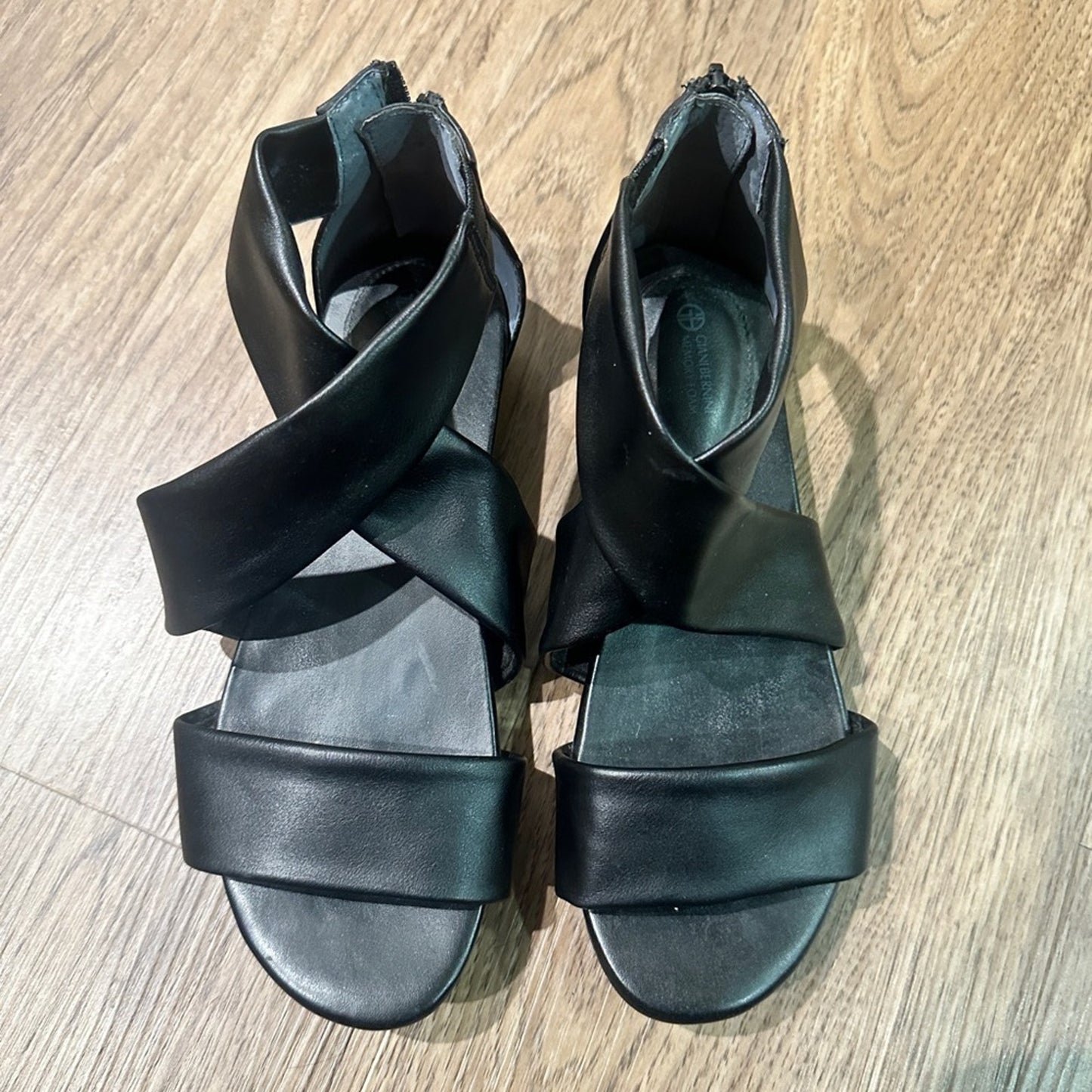 🍷Giani Bernini black leather cross cross strap sandals size 7