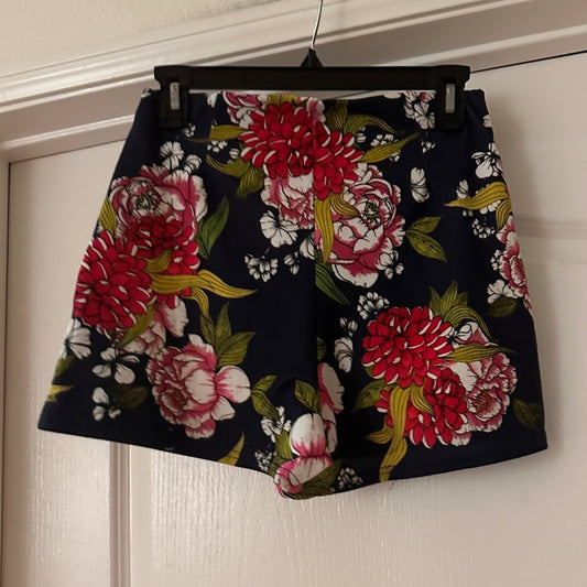 NWT Boohoo baby and red floral shorts size 6