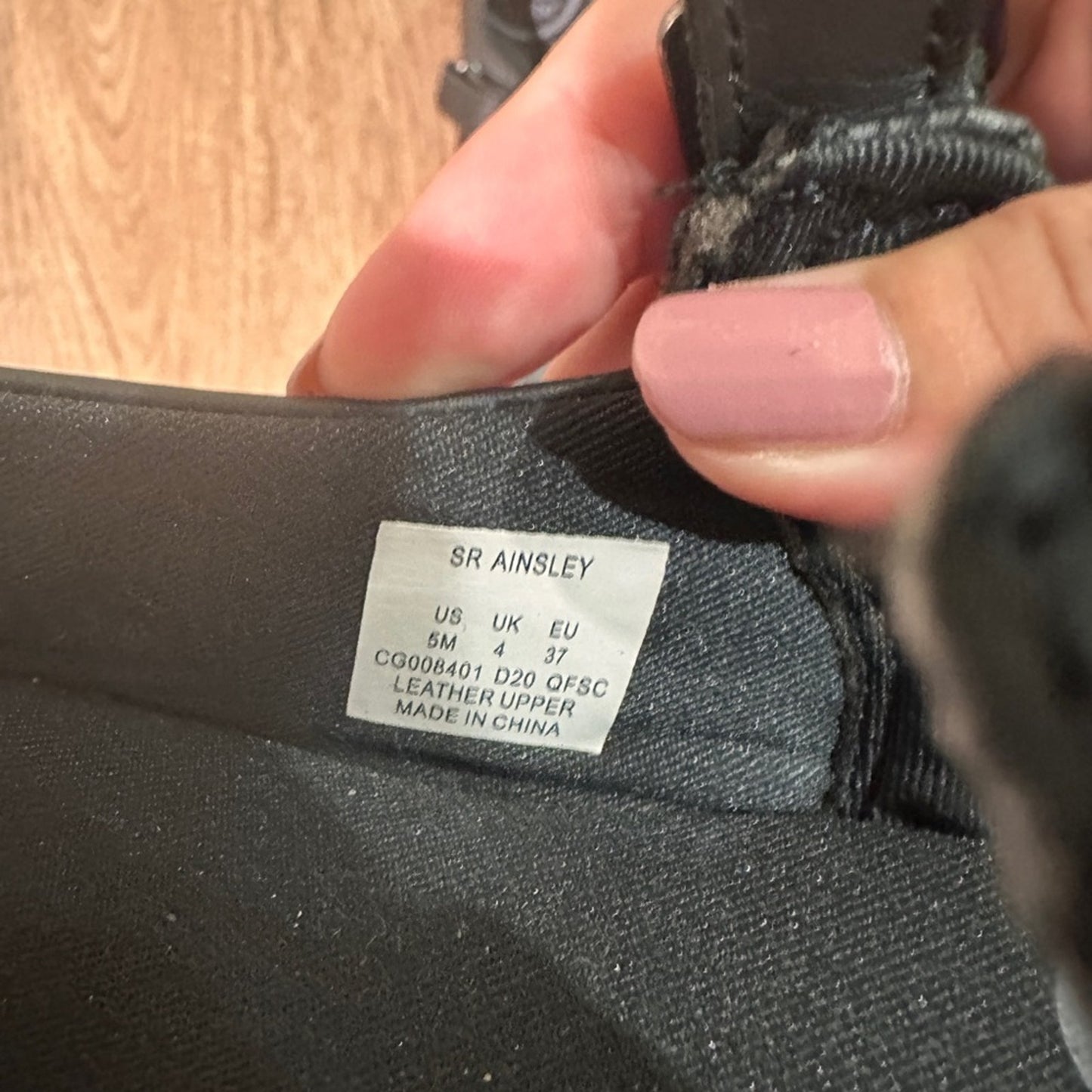 NWT Striderite memory foam black shoes size 5