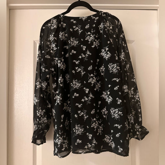 🐈⬛Made in Italy Black and white floral chiffon long sleeve blouse size medium
