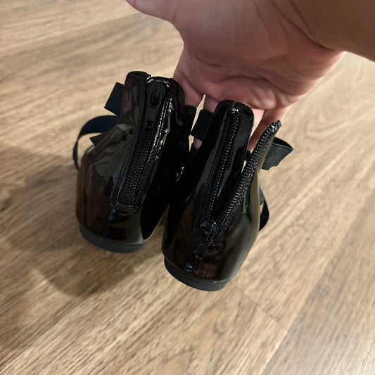 🍷Me Too black strapy sandals size 7