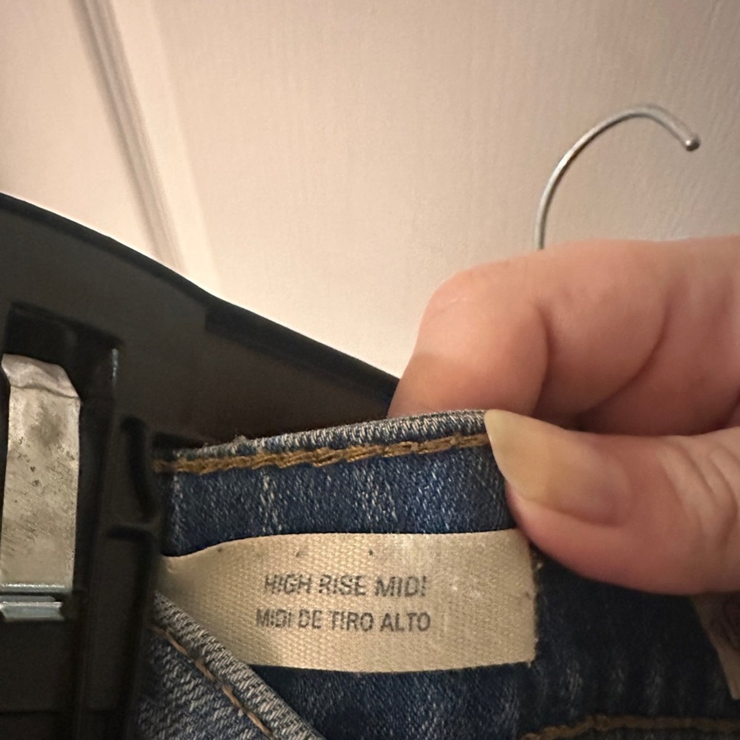 Universal thread high rise midi distressed lightweight shirts size 12/31