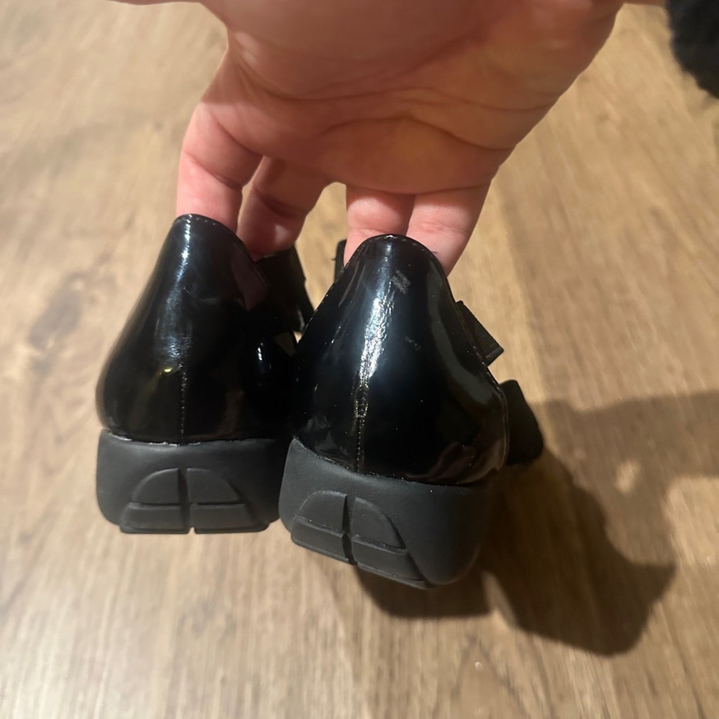 🍷Flexx black strapy sandals size 7