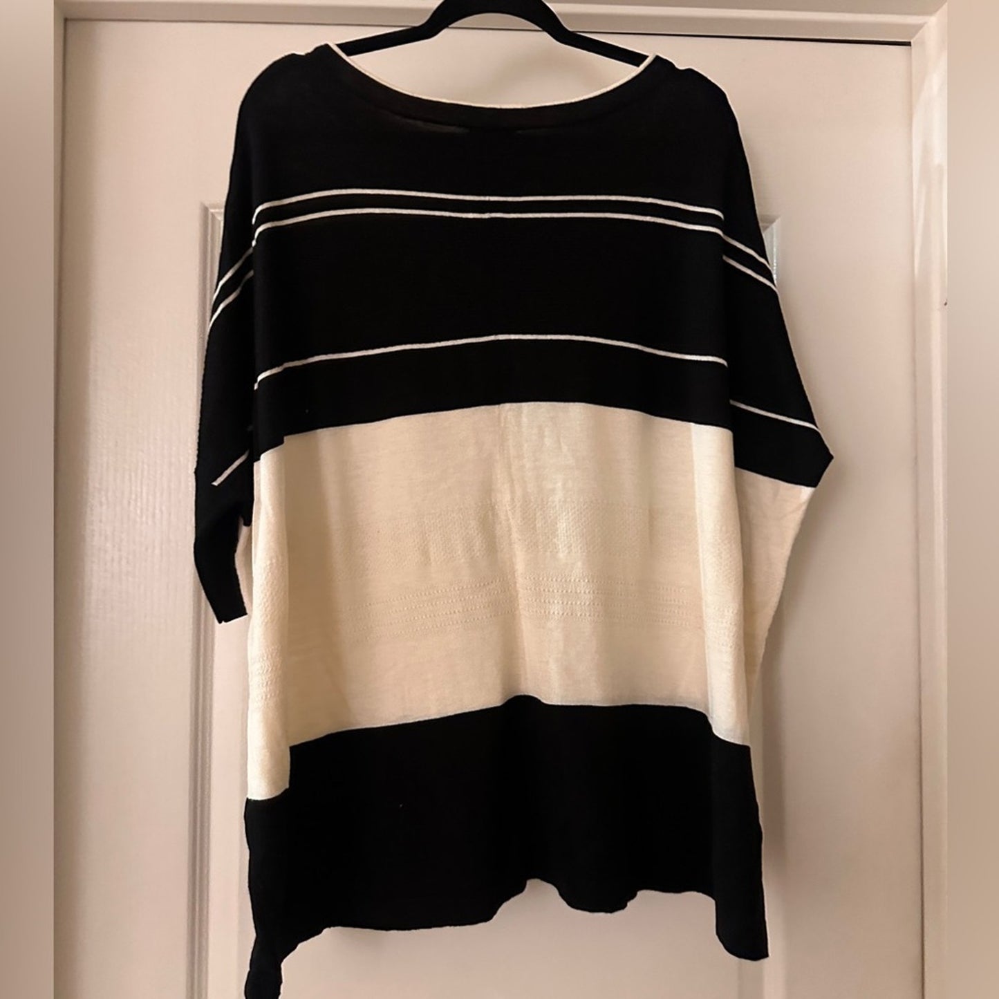 🍷Ann Taylor black and white slouchy oversized knit tunic top size medium