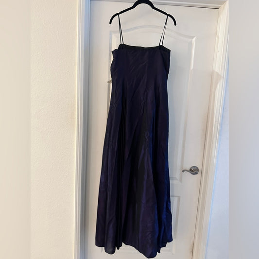 🍷NWT Laundry by Shelli Segal evening gown in plum size 8