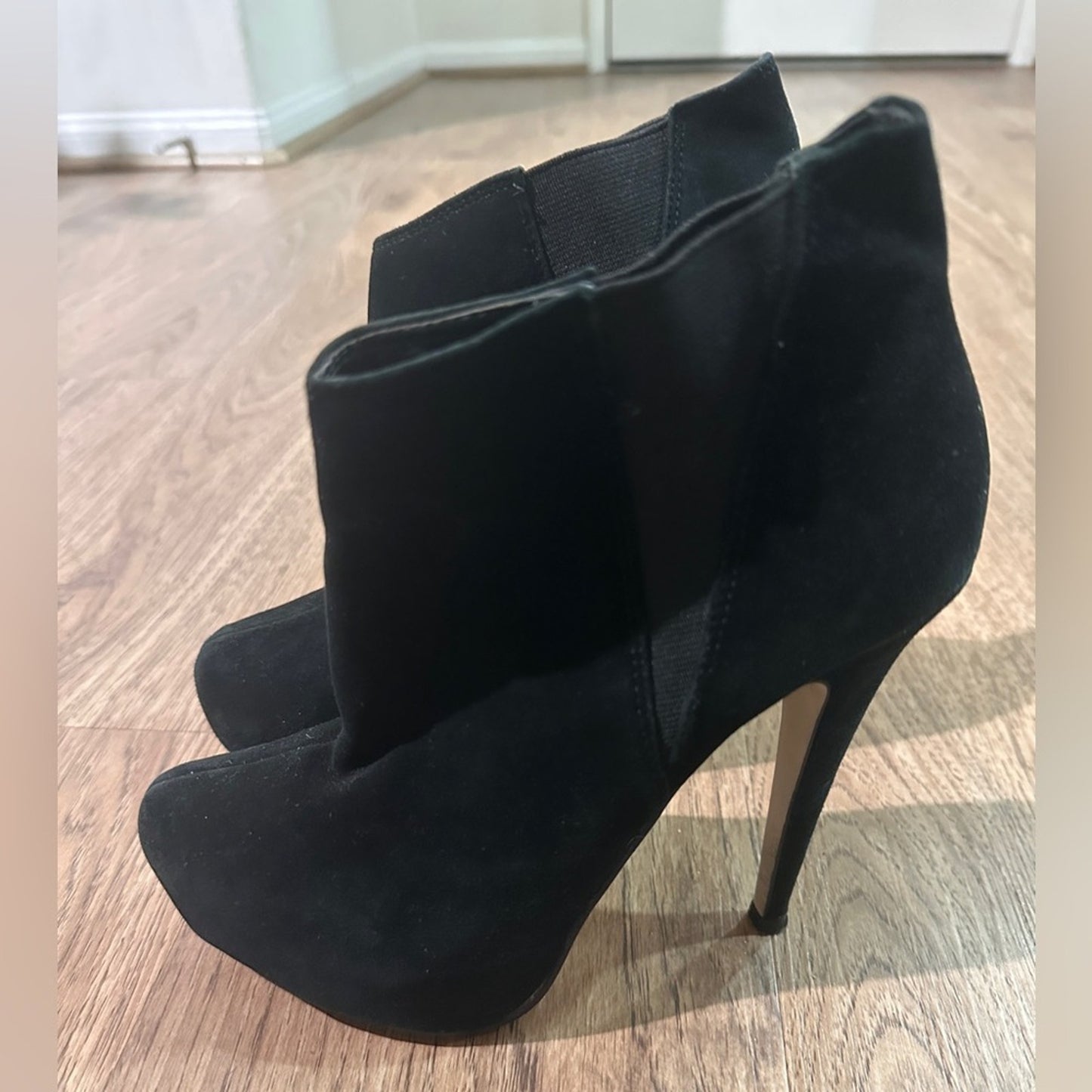 Carvela Kurt Geiger black platform stiletto bootie heels size 37