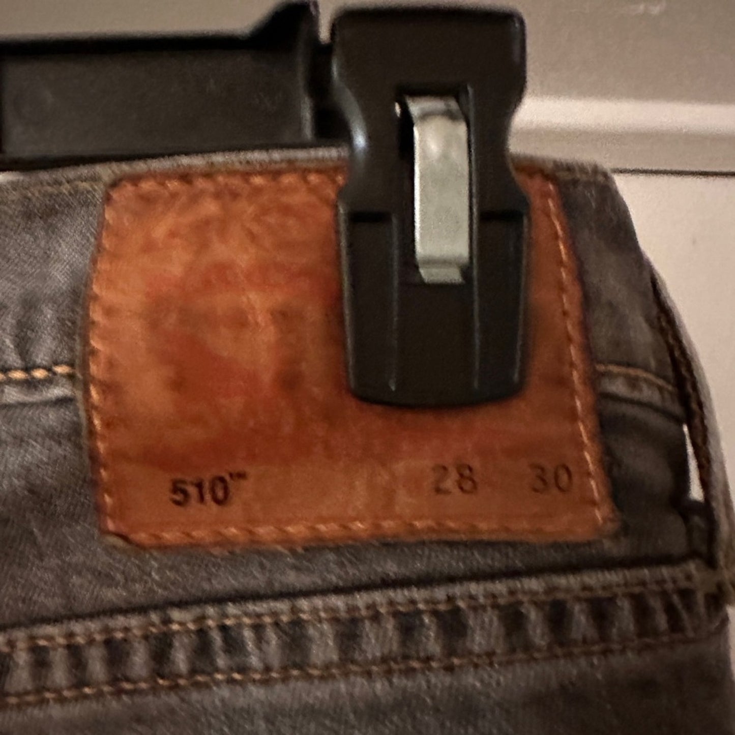 Levi’s 510 dark grey distressed skinny jeans 28/30